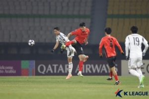 수비 흔들린 강원FC…FC 마치다 젤비아에 속수무책으로 당했다