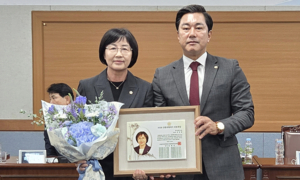 문성명 철원군의회 부의장, 강원지방자치 의정대상 수상